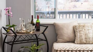TV, fireplace, books, offices