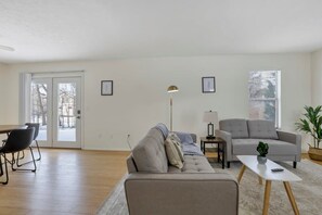 テレビ、書斎 / ワークスペース