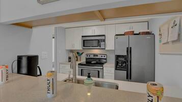 Coffee/tea maker, fridge, microwave, oven