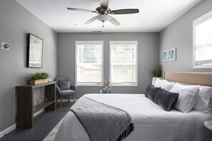 3 camere, una scrivania, ferro/asse da stiro, culla da viaggio