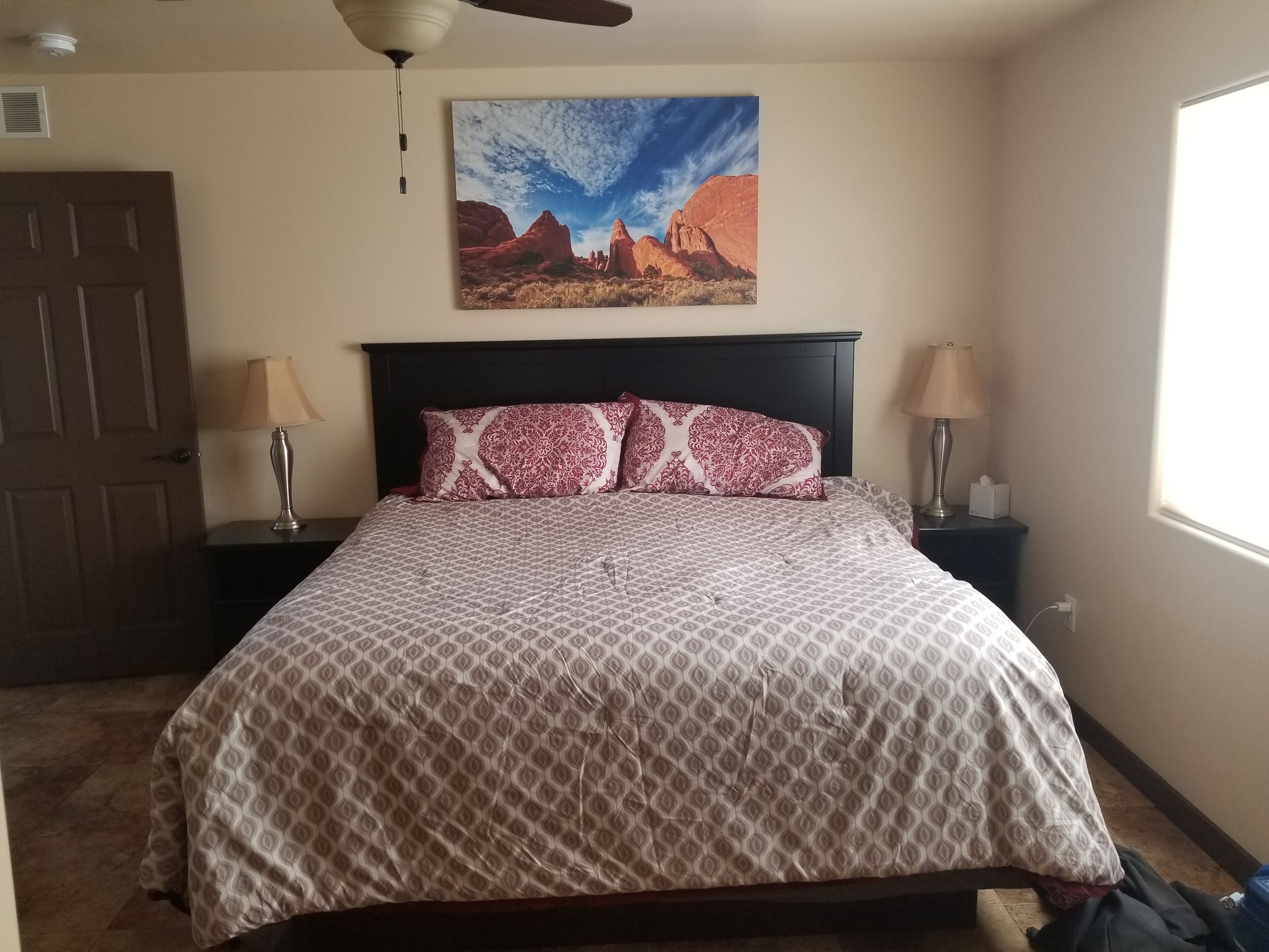 Spacious luxury Moab retreat. Private hot tub,  game room and kids play areas!