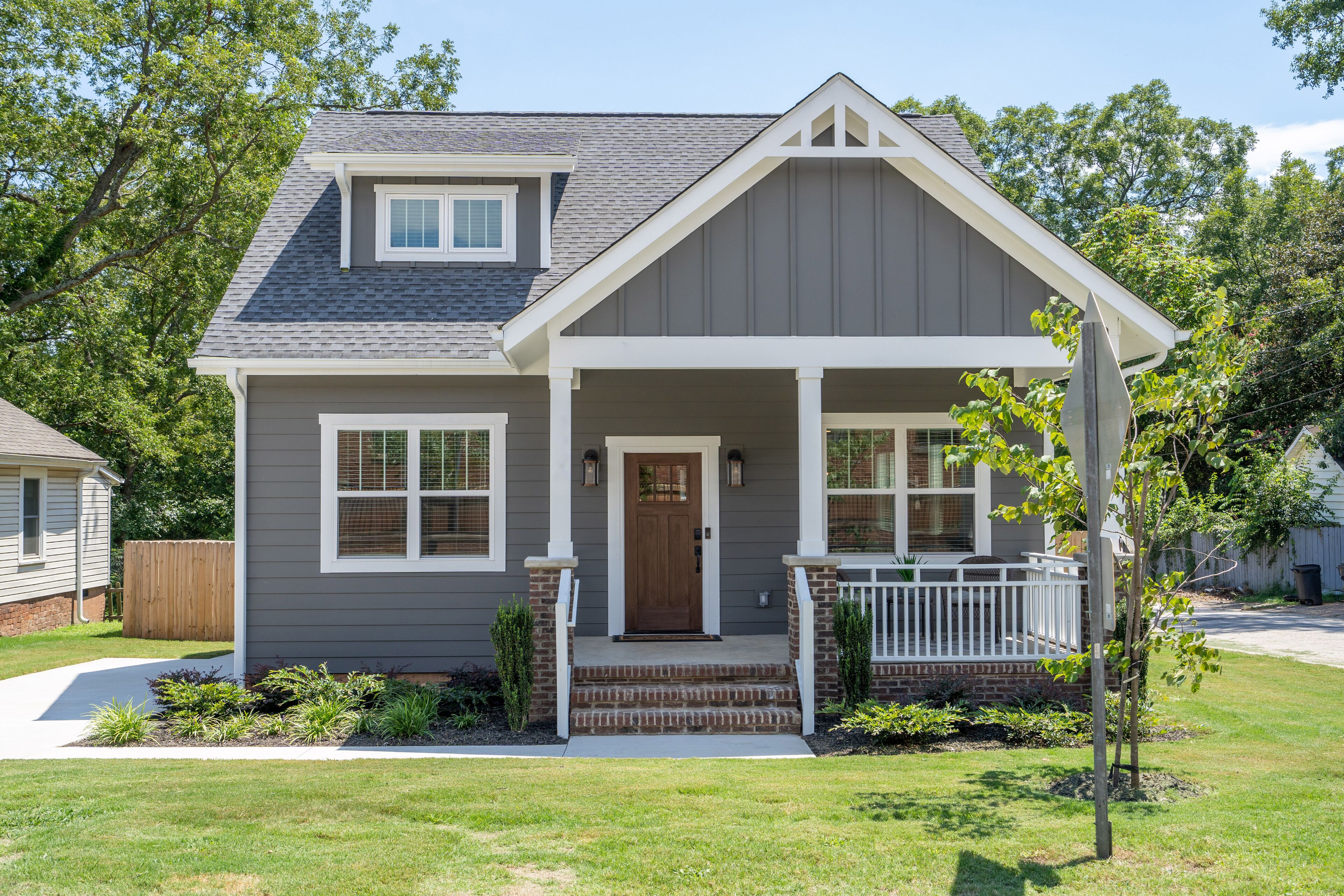 Cozy Craftsman Getaway, Walk to Main Street & Reedy Falls