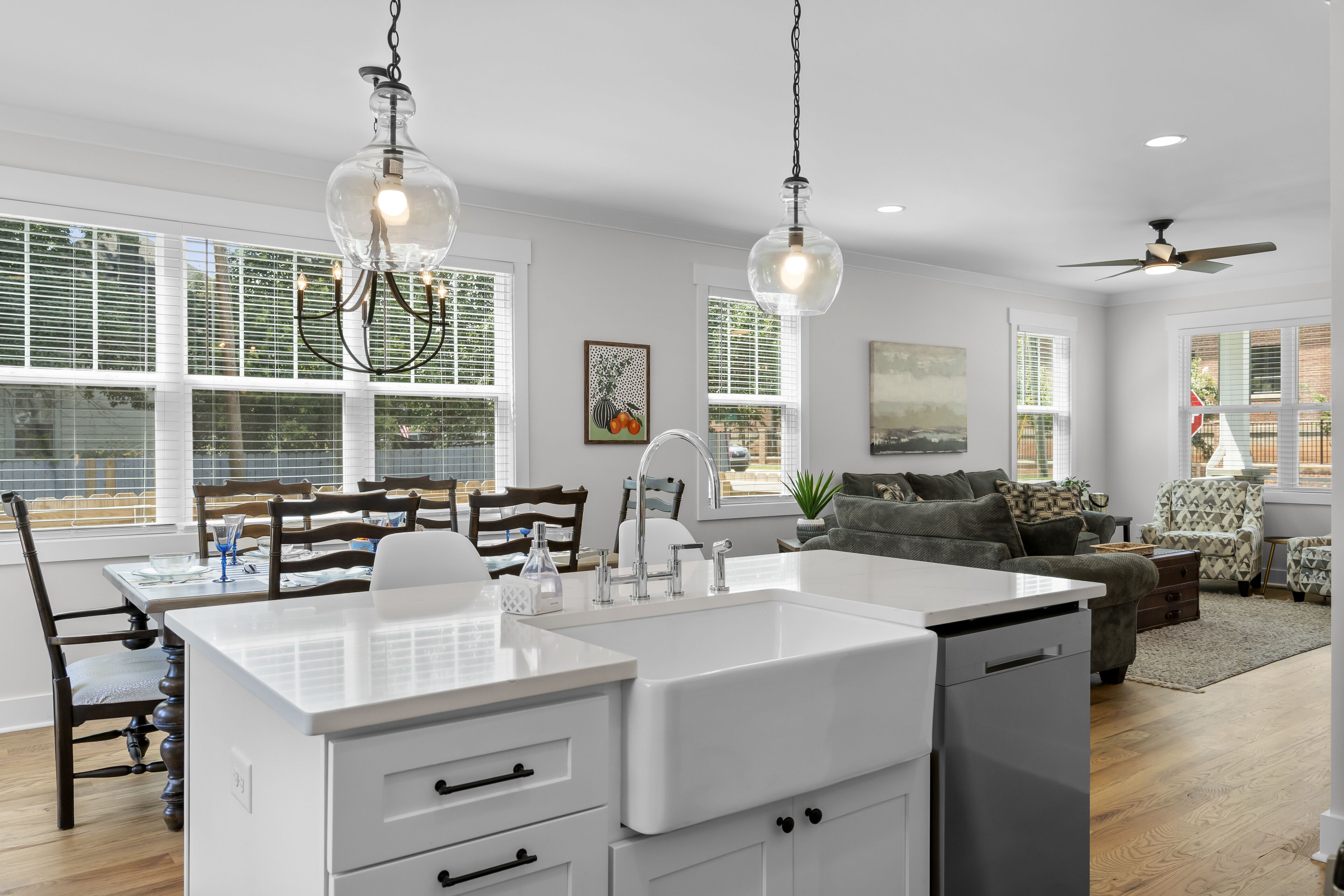 Cozy Craftsman Getaway, Walk to Main Street & Reedy Falls