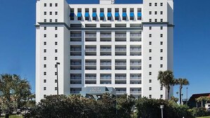 A multi-story hotel with a central entrance labeled "South Harbour."