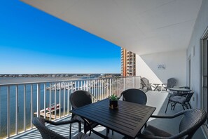 Outdoor dining - ✈️ 🌊 South Harbour 6C: Blue Angels, Water Views + Walk to the Boardwalk! (Pensacola Beach)
