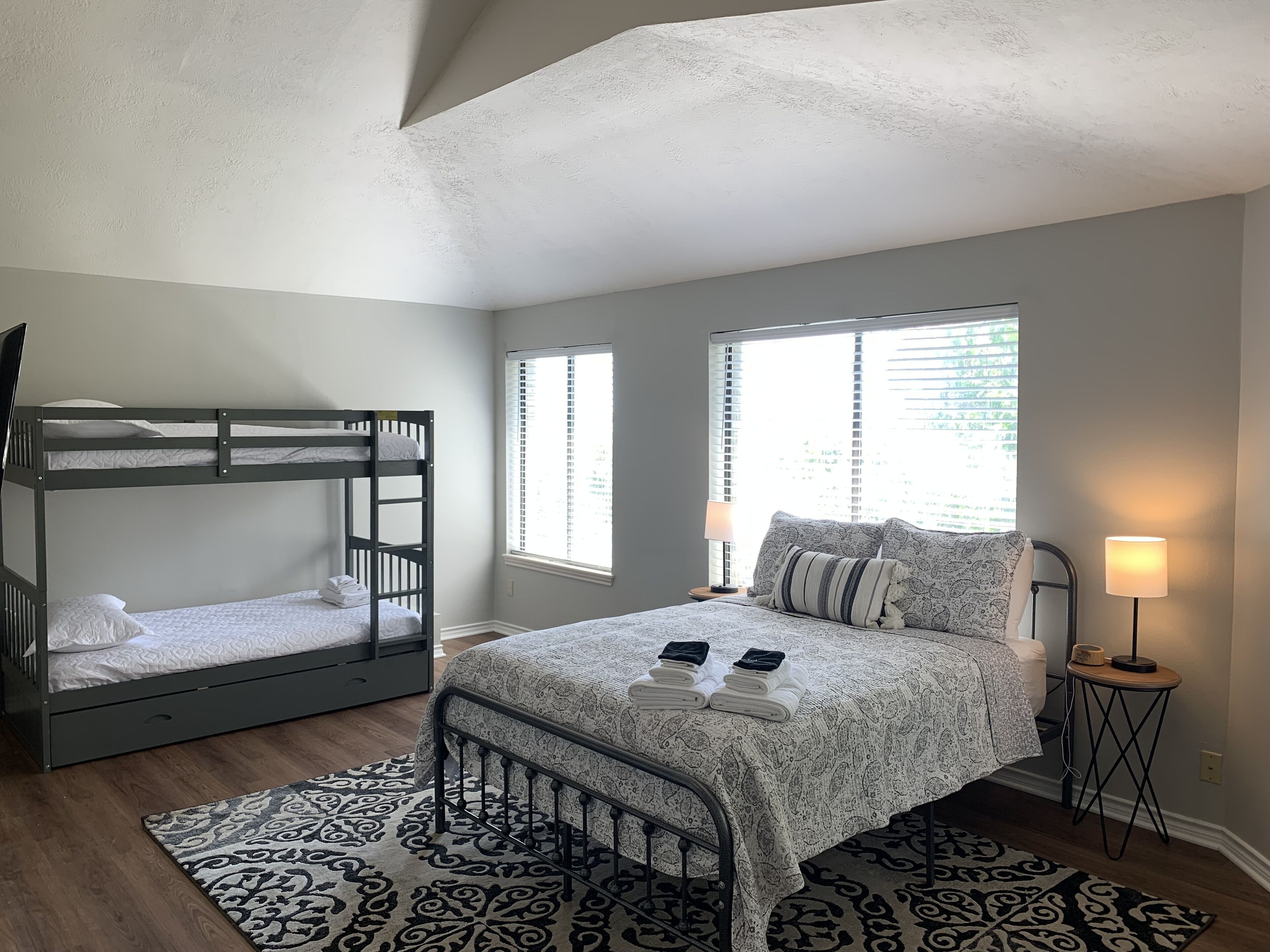 Beautiful Onalaska Lake Front Home