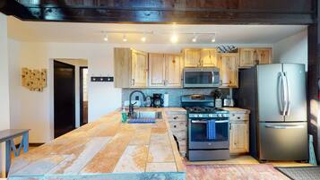 Geladeira, micro-ondas, fogão, cooktop