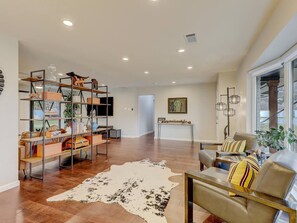 Interior - Stylish 4BR Dallas Ranch in Chapel Downs, 2,500 sqft, 2 living areas, gourmet kitchen, game-friendly layout, fenced yard, covered patio, and 2-car garage. Centrally located near DART, trails, shopping, dining, and all major Dallas attractions (Dallas)