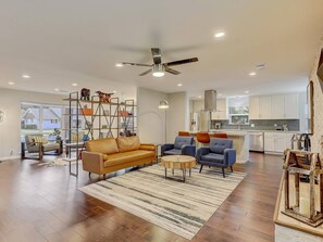 TV, fireplace, offices - Stylish 4BR Dallas Ranch in Chapel Downs, 2,500 sqft, 2 living areas, gourmet kitchen, game-friendly layout, fenced yard, covered patio, and 2-car garage. Centrally located near DART, trails, shopping, dining, and all major Dallas attractions (Dallas)