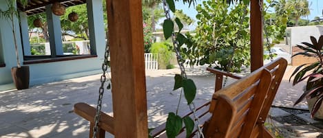 32-inch Smart TV with digital channels, TV, Netflix