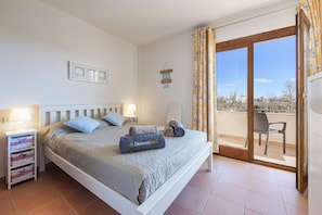 2 bedrooms, in-room safe, iron/ironing board, free WiFi