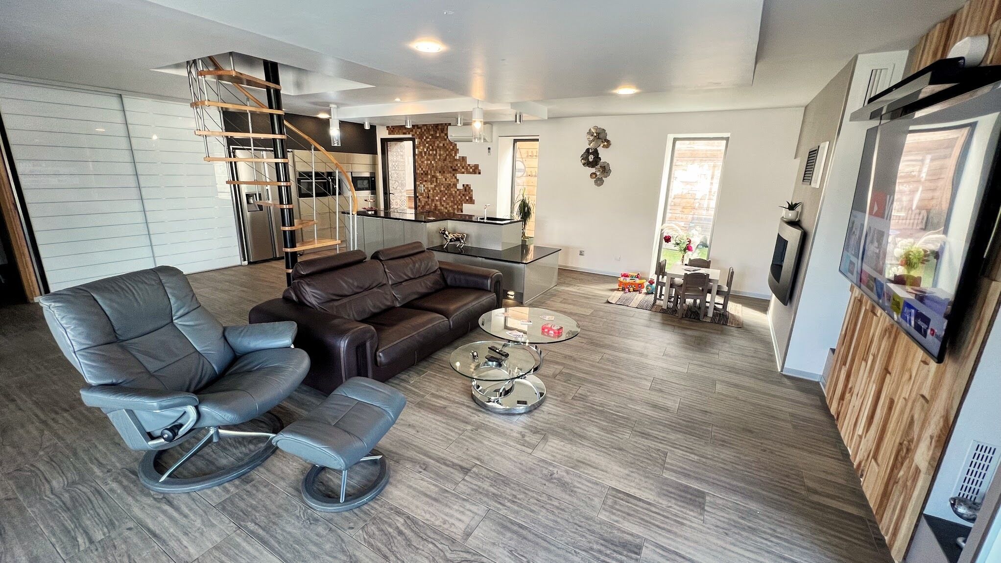 MAGNIFIQUE VILLA 260m² Piscine Jacuzzi Sauna Boulodrome 5mn de la Mer au Calme