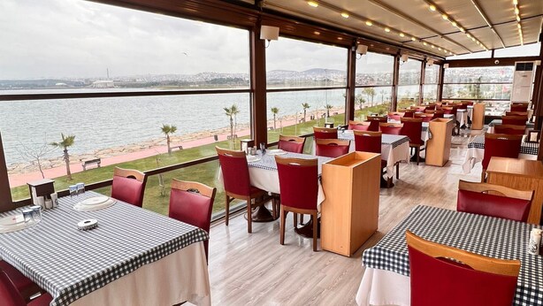Basic Double Room | Restaurant