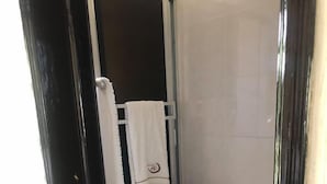 Economy-Einzelzimmer | Badezimmer