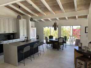 Fridge, microwave, oven, stovetop - Villa Valencia - A Stunning Hillside Retreat in Rancho Mirage (Rancho Mirage)