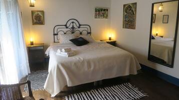 2 soveværelser, skrivebord, strygejern/strygebræt, weekendseng