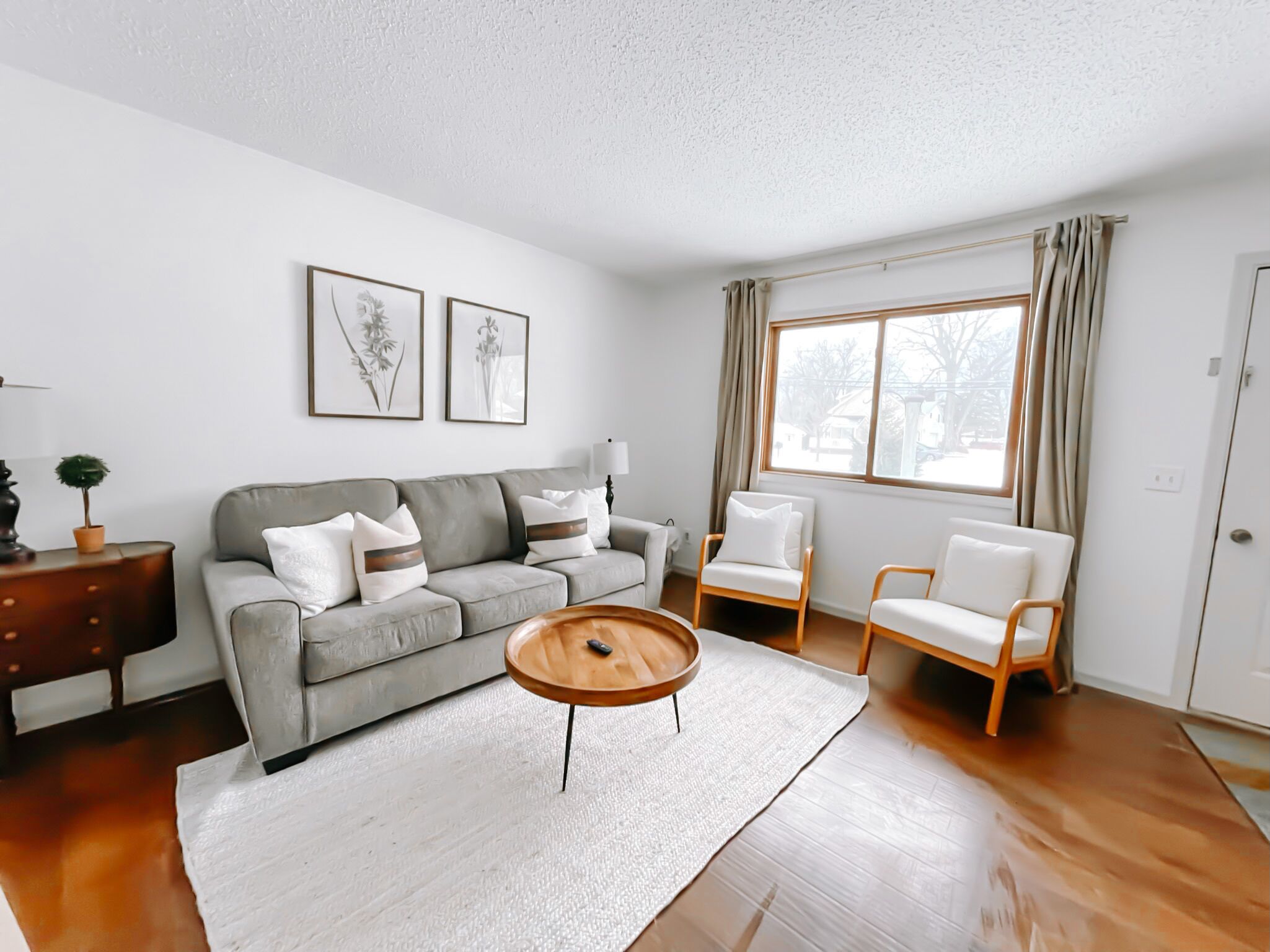 Cozy 2 Bedroom Home | Walking Distance to Downtown