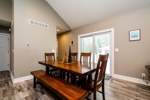Dining - Gorgeous Union Pier Cottage With Guest House & New Hot Tub! (Union Pier)