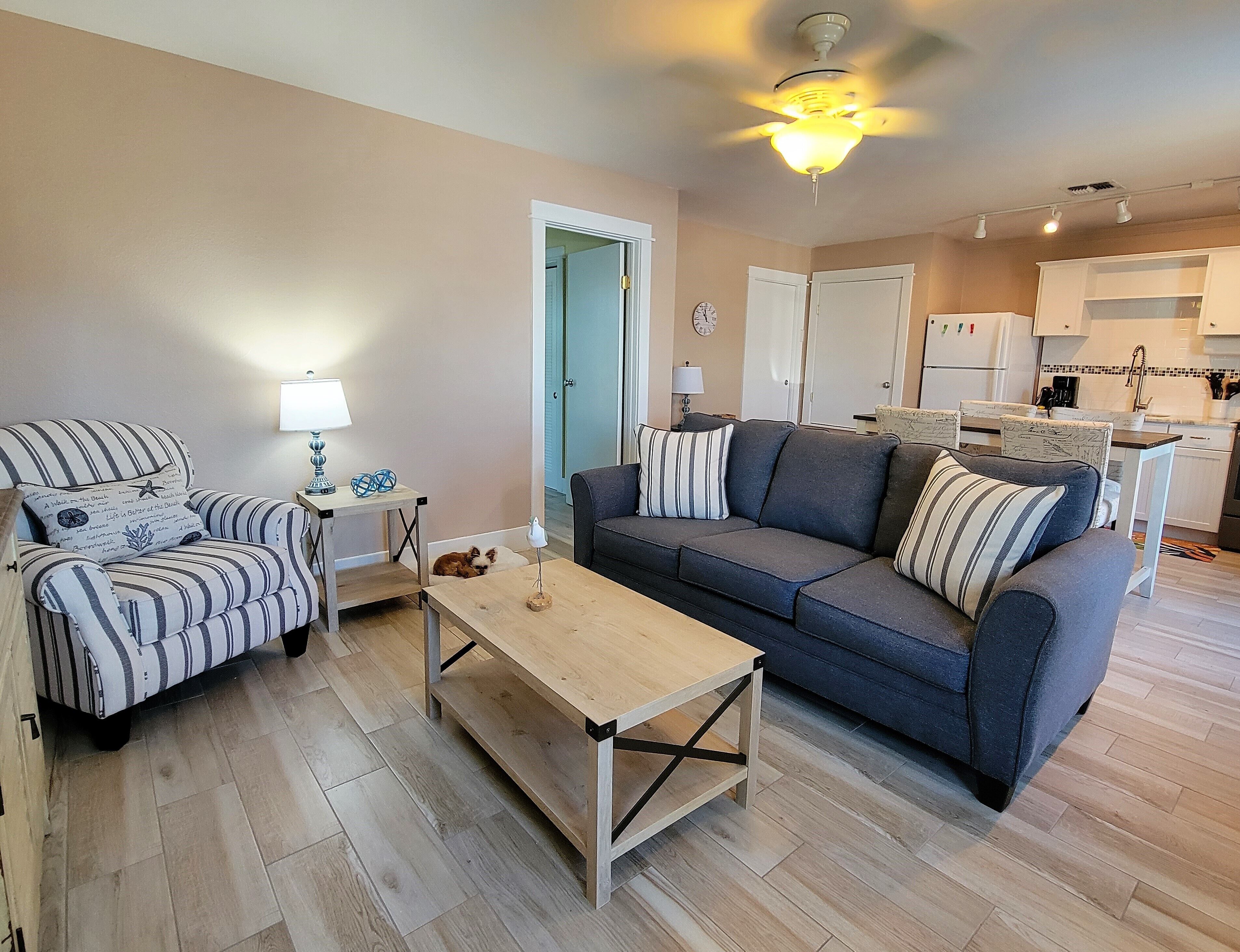 Coastal Lodge--In Town 1 BR/1 BA, Close to Beach, Dogs OK!