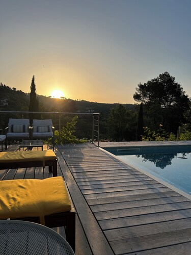 Modern apartment 10min to walk to the city center WITH swimming pool