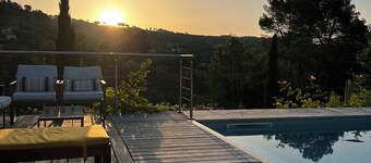 Modern apartment 10min to walk to the city center WITH swimming pool