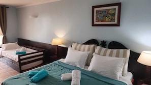 1 Schlafzimmer, Zimmersafe, Schreibtisch, Reisekinderbett