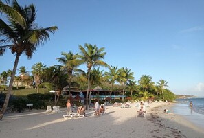 Am Strand, Liegestühle