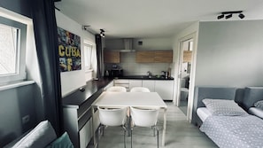 Economy Apartment, 1 Bedroom, City View | In-room dining