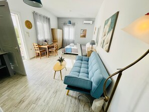 Apartment | Individually decorated, individually furnished, desk, laptop workspace - Villa Arietta Santorini (Santorini)