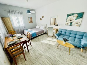 Apartment | Individually decorated, individually furnished, desk, laptop workspace - Villa Arietta Santorini (Santorini)