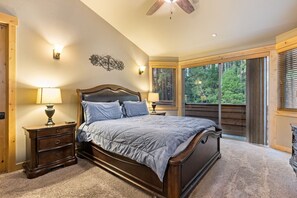 10 makuuhuonetta, työpöytä, silitysrauta/-lauta, vauvan matkasänky