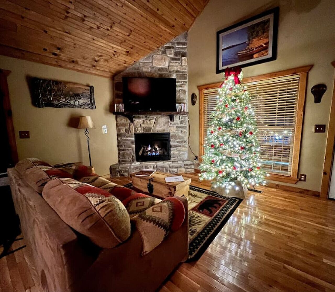 “Roark Lodge” in Branson | Sleeps 6 & 7 min to SDC