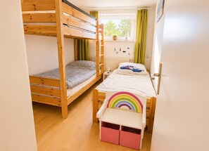 2 bedrooms, WiFi (free), bed sheets
