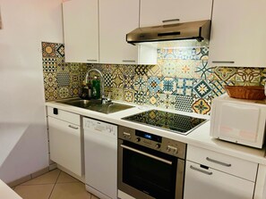 Fridge, microwave, oven, dishwasher