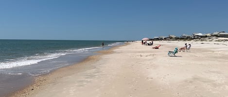 Strand | Aan het strand, ligstoelen aan het strand