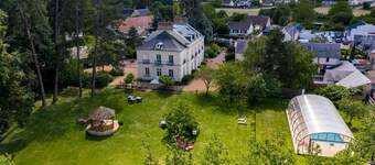 Superb, comfortable gîte, heated indoor pool (April to Oct.), 14 adults