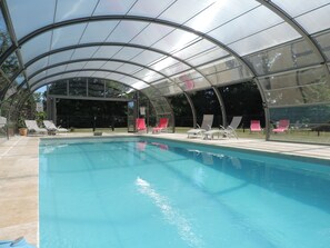 Piscine couverte, piscine extérieure