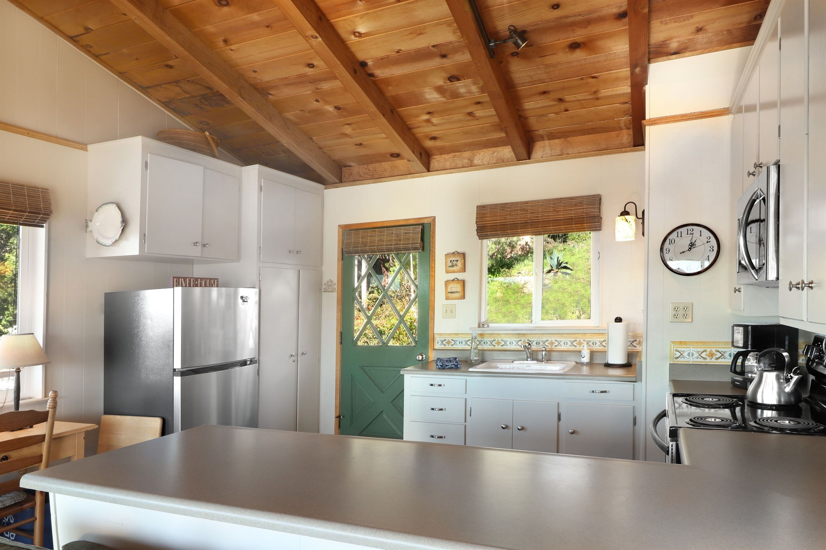 'River Sea Cottage' close to ocean and river beaches