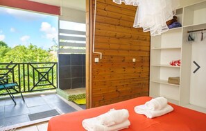 3 bedrooms, iron/ironing board, WiFi - Family - Townhouse/villa with private pool - 200 meters to beach (Le Moule)