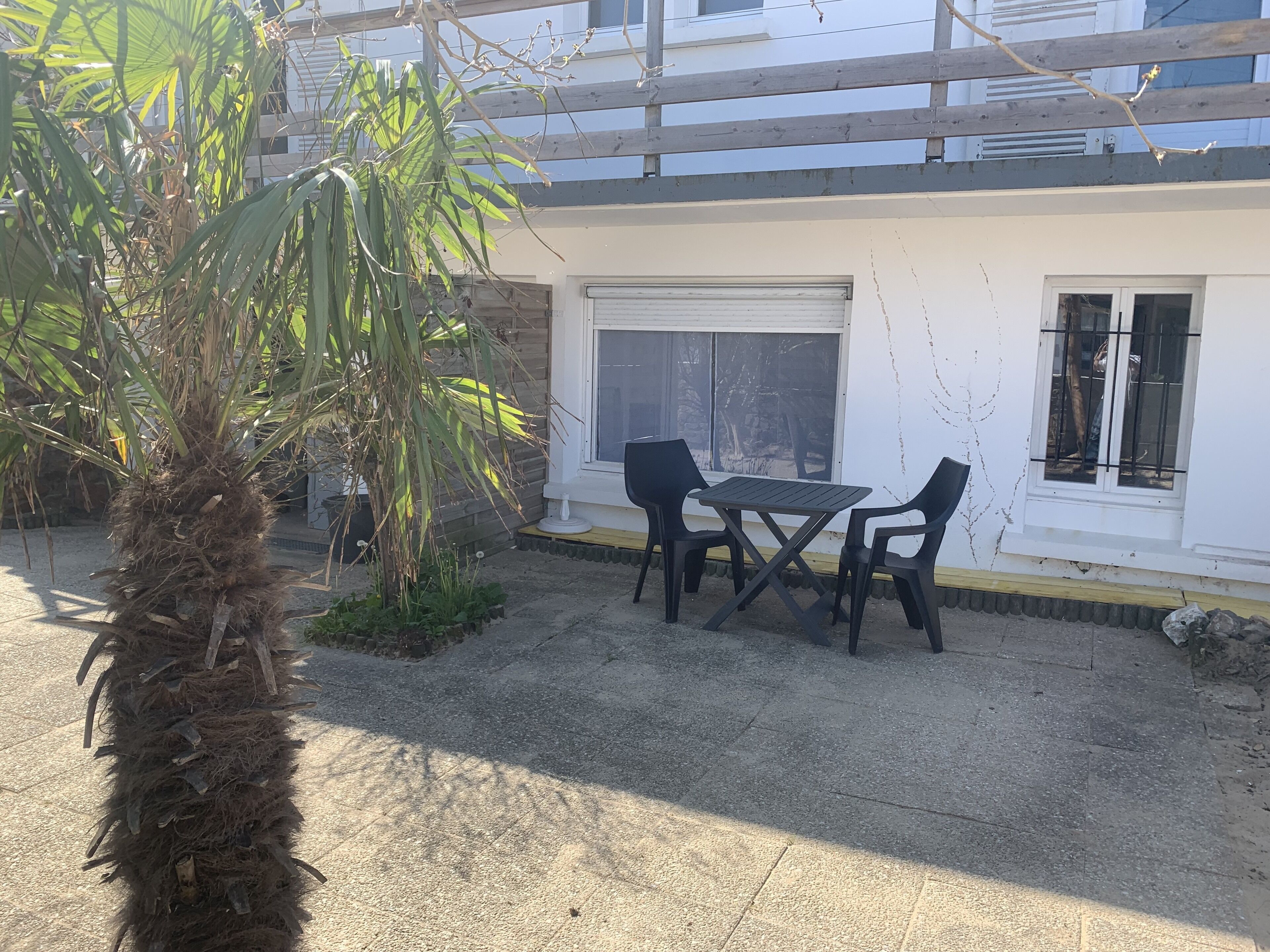 Studio Prestige 1  côté patio avec terrasse vue sur mer