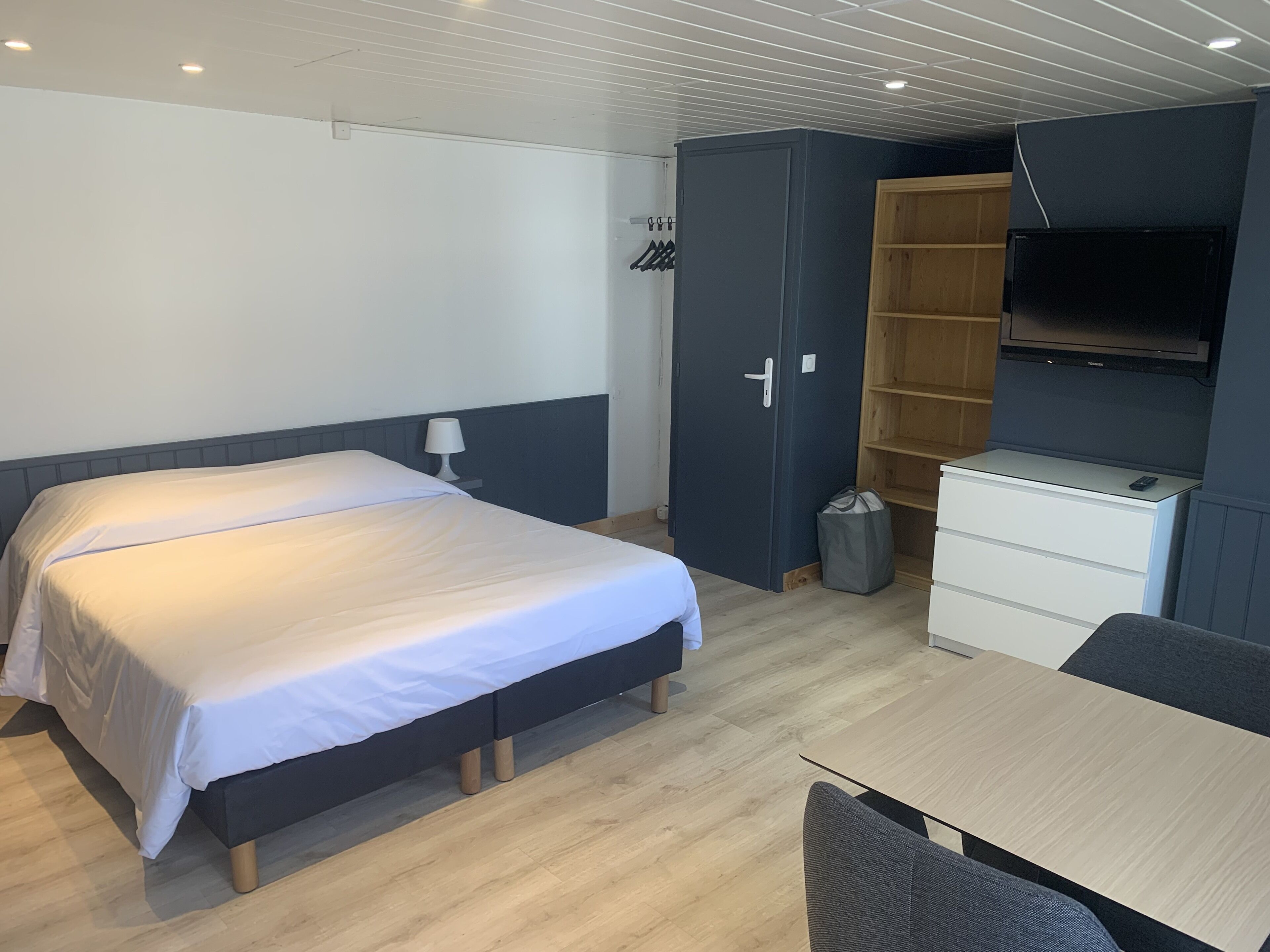 Studio Prestige 1  côté patio avec terrasse vue sur mer