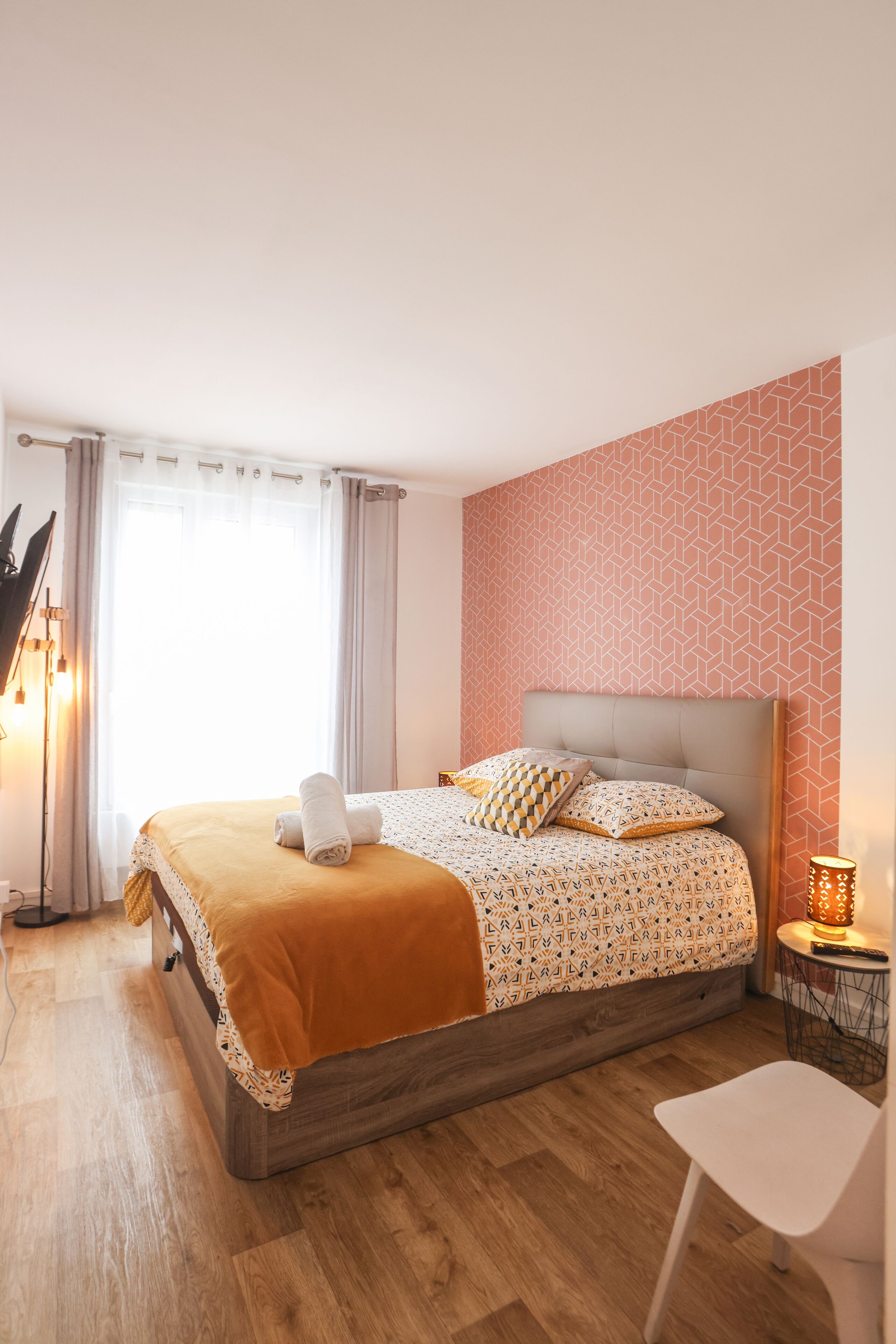 3 LYS ORLEANS FREE SECURE PARKING CENTER