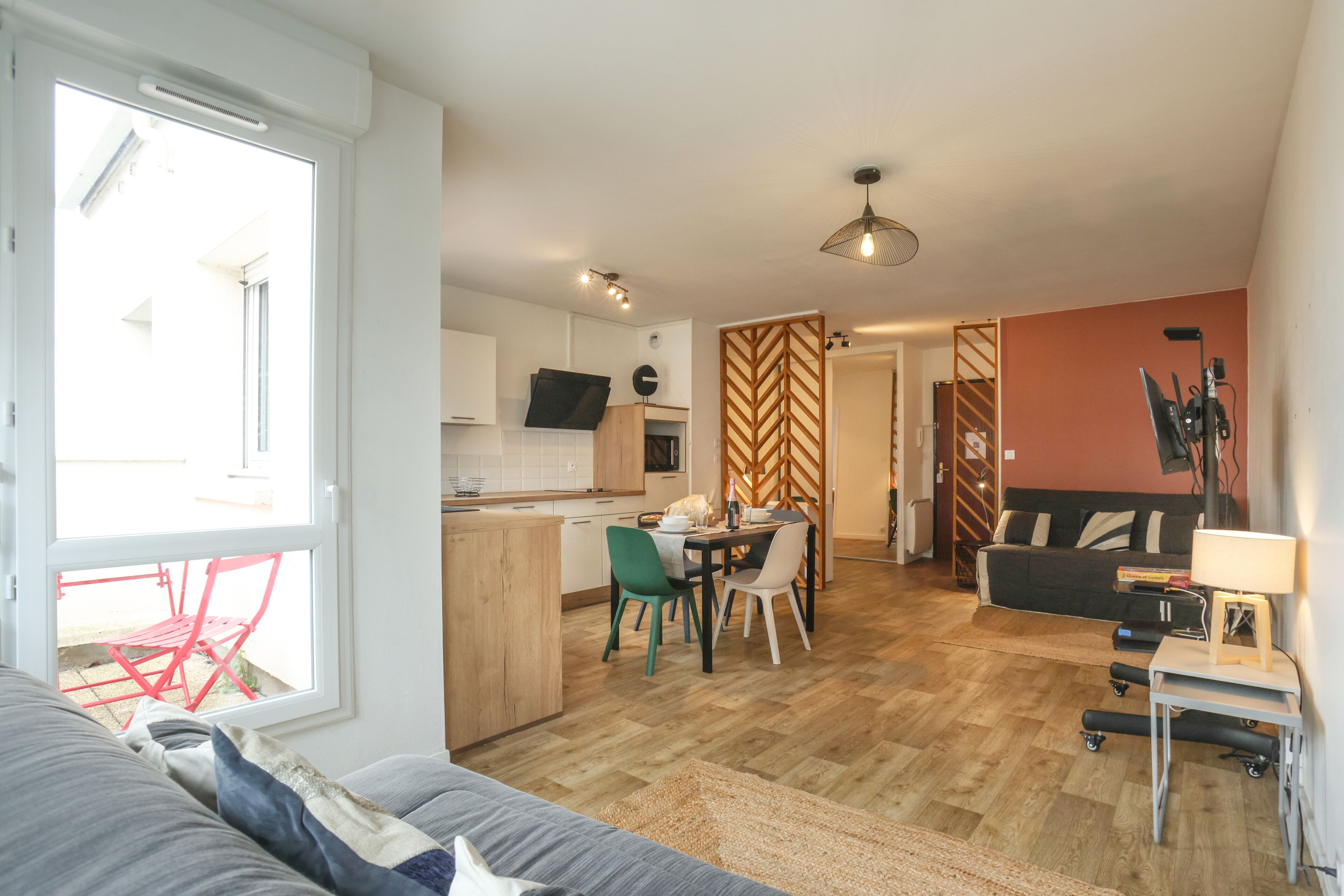 3 LYS ORLEANS FREE SECURE PARKING CENTER