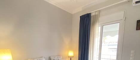 1 habitación, tabla de planchar con plancha, wifi gratis y ropa de cama