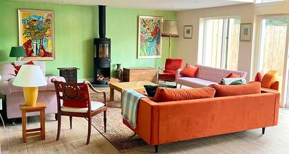 Beautiful, Luxury Home overlooking Loch Tay, stunning mountain views