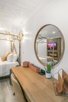 Executive Room | Desk, soundproofing, free WiFi, bed sheets