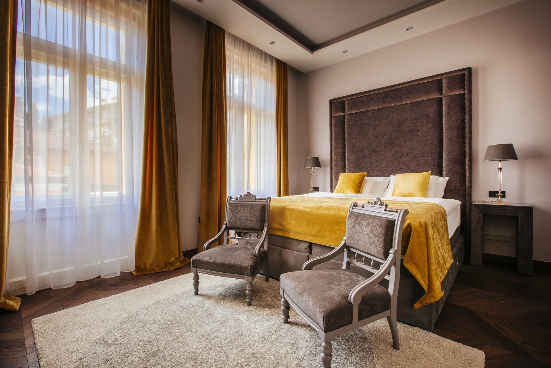 3 slaapkamers, een kluis op de kamer, een bureau