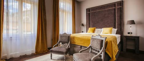 3 chambres, coffres-forts dans les chambres, bureau
