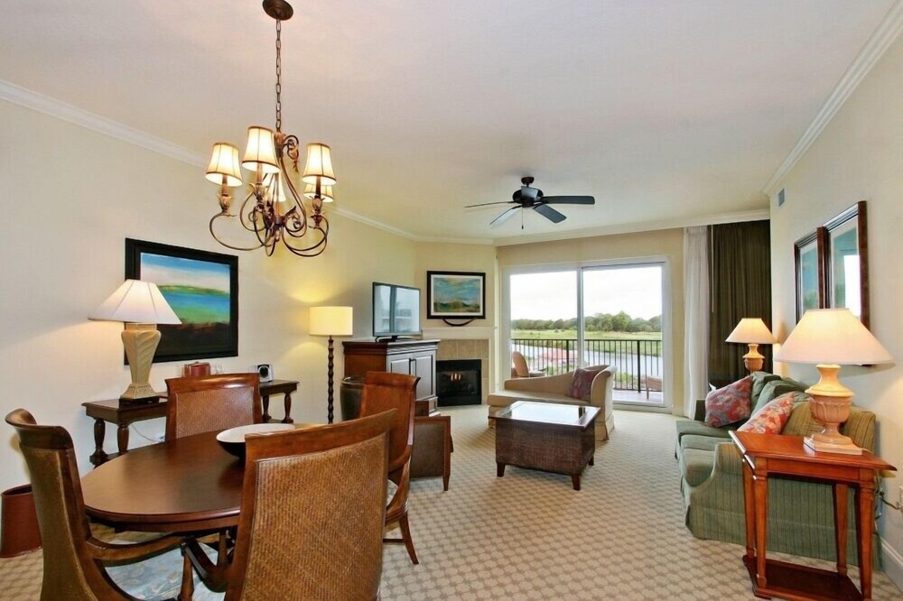 Marina Inn Modern 2BR Condo with Hot Tub Myrtle Beach