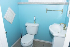 Combined shower/bathtub, towels, toilet paper